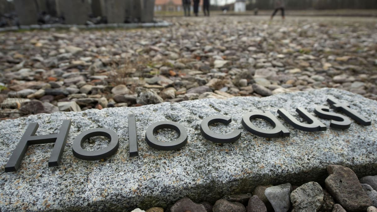 Pomník u bývalého koncentračního tábora v Buchenwaldu