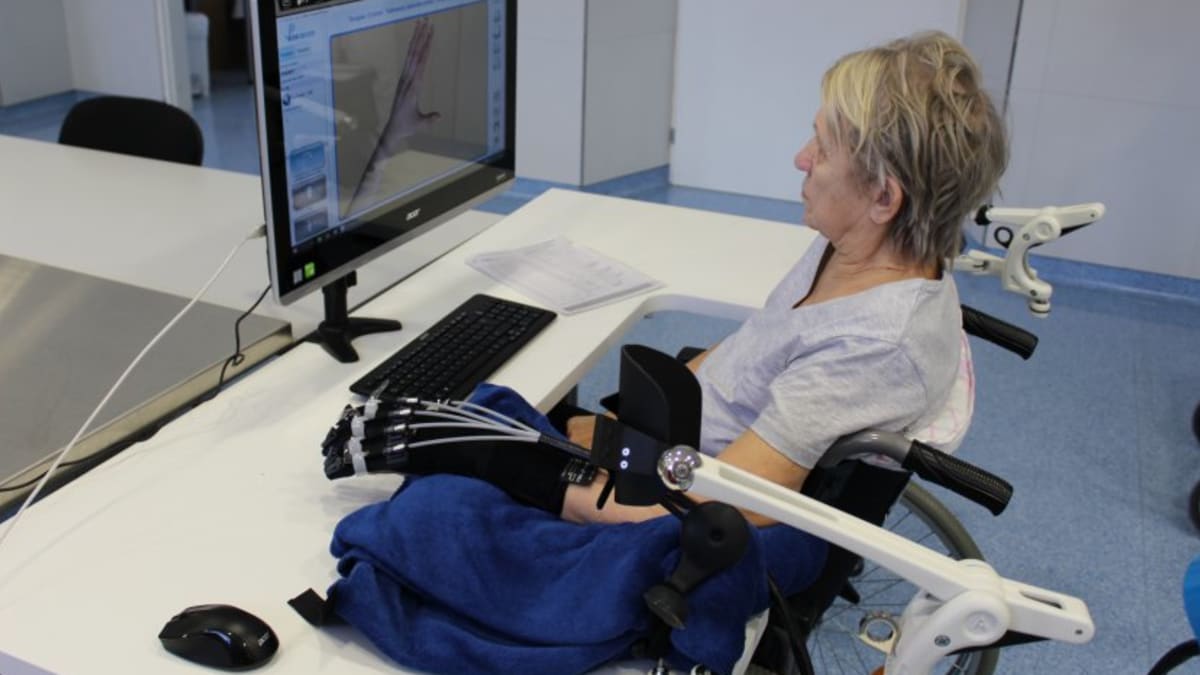 Robotická ruka pomáhá v rehabilitaci