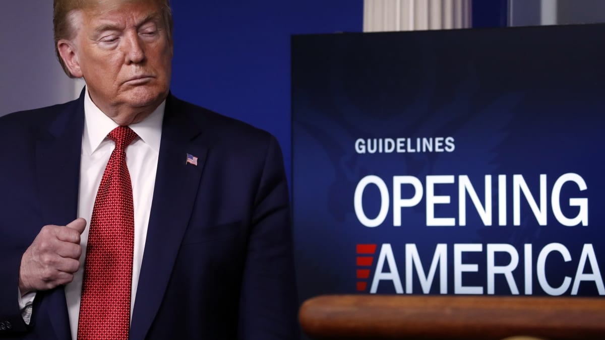 Trump chce ve třech fázích otevřít ekonomiku
