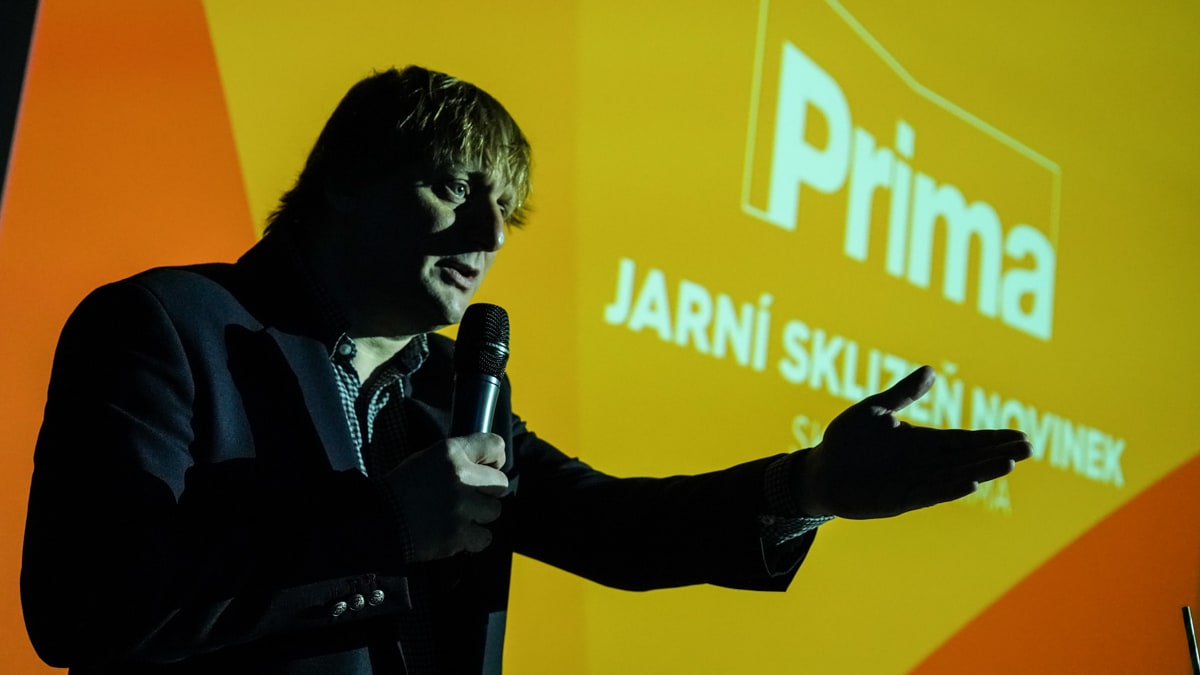 Lukáš Pavlásek se ujal moderování tiskové konference a zároveň pozval přítomné Na Pavláska - na svoji talk show na Primě.