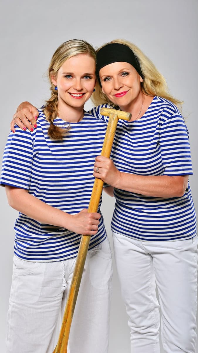 Ivana Braunová (Kristýna Kociánová) a Lily (Olga Želenská)
