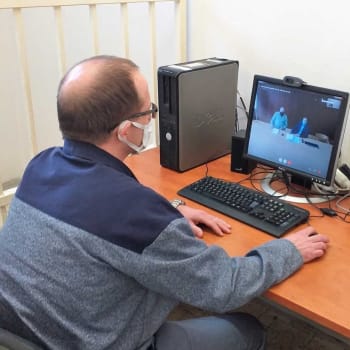 Vězeňská služba s advokátní komorou spustily „Skype obhajobu“