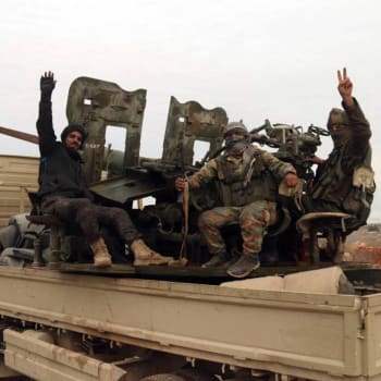 Syrští vojáci na frontě v Idlibu