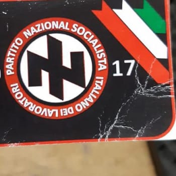 Zajištěná nálepka se symbolem Italské národně socialistické dělnické strany
