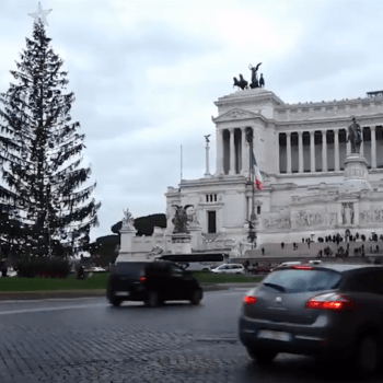 Římští radní si kvůli nepěknému vánočnímu stromu uřízli pořádnou ostudu