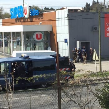 Teror na jihu Francie: Šestadvacetiletý Maročan zabil nejméně tři lidi. Policie ho zastřelila