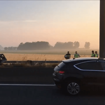 Řidič dodávky zemřel u Calais kvůli barikádě na dálnici