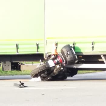 Tragická nehoda motorkáře a náklaďáku na jihu Čech