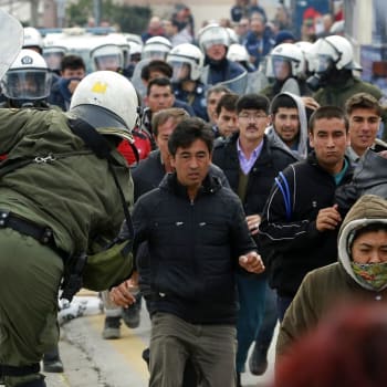 Policejní zásah proti protestům migrantů na řeckém ostrově Lesbos