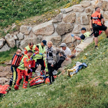  Lékaři Mädera našli ve vodě, a protože jezdec nereagoval, museli ho oživovat. Poté byl vrtulníkem přepraven do nemocnice v Churu, kde však zraněním podlehl.