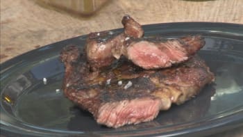 Prostřeno: Rib eye Steak (entrecote) se solí a pepřem 