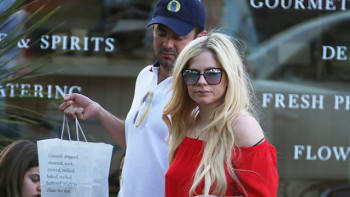 Co je to za fešáka vedle Avril Lavigne? Zpěvačka ulovila potomka texaského miliardáře