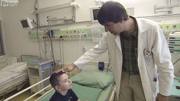 Nemocnice Motol startuje. Dokážou lékaři vyléčit těžkou epilepsii chlapečka?