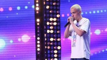 Video: Vypadá a rapuje stejně jako jeho idol Eminem.