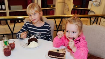Maxová a Kristelová: Po focení se vrhly na dorty!