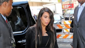Kim Kardashian se hroutí: „Mám bolesti“