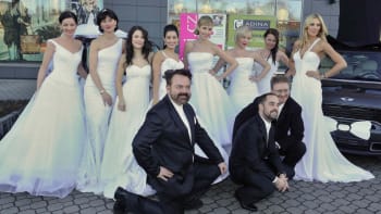 Celebrity v bílém: kdo si vyzkoušel svatební róbu?