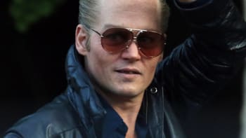 Johnny Depp, Brad Pitt a další fešáci, kteří si zahráli skutečné gangstery! Který se vám líbí nejvíc?
