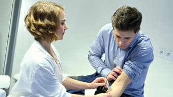 Poldu s Andrejem zaměstnají hrátky s krevními testy a mrtvá farmakoložka