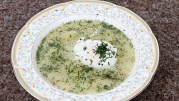 Prostřeno: Syrovátková polévka se ztraceným vejcem