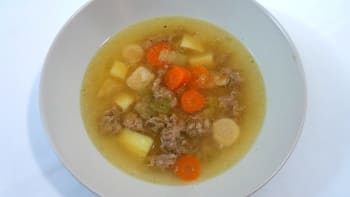 Prostřeno: Zeleninová polévka s mletým masem