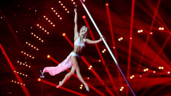 Pole dance jinak, semifinalistka se objevila na létající tyči!