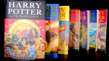 FOTO: Takhle vypadá obálka nové knihy o Harry Potterovi! Líbí se vám?