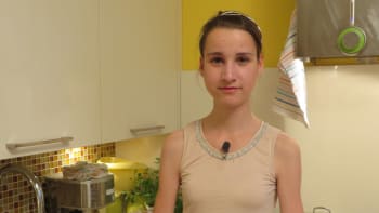 Nelítostné Prostřeno: Nemocná hubená Adélka vzlyká v kuchyni. Co jí ostatní řekli? VIDEO