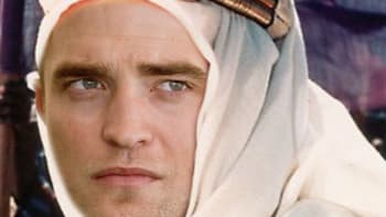 Z Roberta Pattinsona se stane král pouště