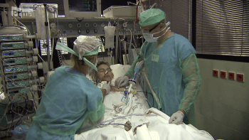 Lékaři z Motola budou transplantovat plíce mladé ženě