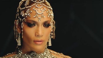Opět se bude vdávat? Jennifer Lopez zmínila v novém klipu zásnuby!