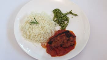 Prostřeno: Grilované maso s rýží a fazolkami