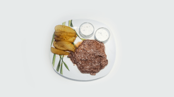Prostřeno: Marinovaný steak, americké brambory a dva druhy dipů