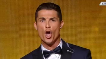 Ronaldo vydal na Zlatém míči divný skřek a internetem kolují parodie - Tady jsou 3 nejpovedenější