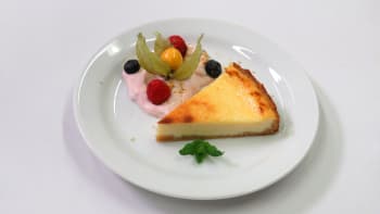 Prostřeno: Cheesecake s lesním ovocem