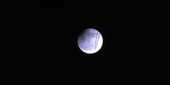 Unikátní podívaná: Dnes večer můžete vidět částečné zatmění Měsíce