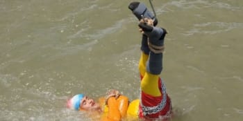 Trik, který nevyšel - indický kouzelník zmizel v řece po nepovedeném kouzlu