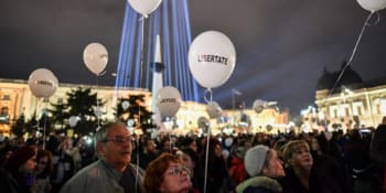 V Rumunsku vypustili na památku obětem revoluce přes tisíc balónků. Bývalý prezident je obviněn z podílu na tehdejších úmrtích