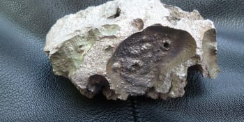 Nejstarší na Zemi nalezený materiál pochází z meteoritu. Odhadnete jeho stáří?