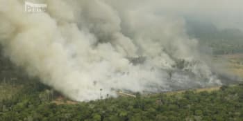 VIDEO: Amazonie v plamenech. Brazilský prezident pro boj s ohněm vyčlenil 44 tisíc vojáků