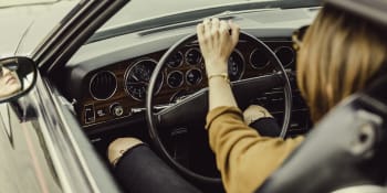 3 časté zlozvyky řidičů, které mohou negativně ovlivnit pozornost a rychlost reakcí za volantem