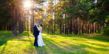 Na statku, rozhledně či v lese? 5 kroků a tipů, jak zařídit netradiční svatbu