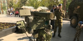 Armáda obsadila obchodní dům v centru Prahy a verbovala nové rekruty