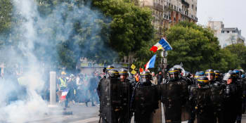 V Paříži byl chaos a bitky s policií. Svět oslavoval mezinárodní svátek práce