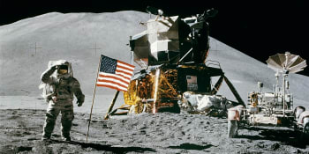 Do dražby půjde manuál z přistání posádky Apollo 11 na Měsíci. Obsahuje kresby a zápisky Armstronga a Aldrina. Jaká je jeho odhadovaná cena?