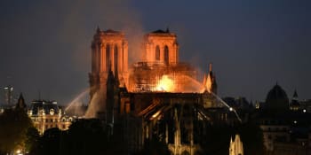 Z historie Notre Dame. Z požáru zachráněny nejvzácnější památky