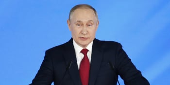 Putin: Západ chce, aby se ruští vojáci navzájem pozabíjeli. Pohrozil organizátorům puče