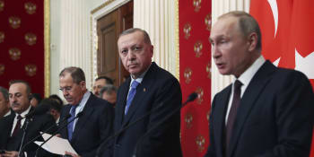 Putin a Erdogan jednali o situaci v Sýrii. Od půlnoci začíná v Idlibu příměří. NATO chce ochránit Turecko raketami Patriot