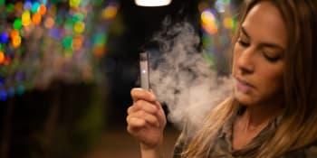 Mladí kuřáci mají větší tendenci užívat i marihuanu. Ta je ale pro vyvíjející se mozek riziková