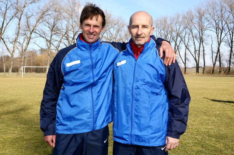 Na pomoc si František Straka přibral dalšího slavného fotbalového kolegu Petra Vrabce.